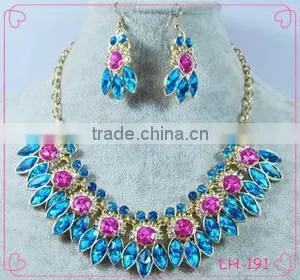 Wholesale Fashion Women Crystal Necklace & Earrings Set thumbnail-1