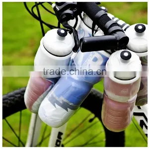 600ml PE Double-wall Plastic Outdoor Cool Keeping Sport Water Bottle Factory Price thumbnail-5