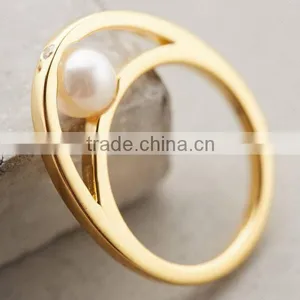 Shiny Gold Plating Crystal Stud Pearl Embrace Ring thumbnail-1