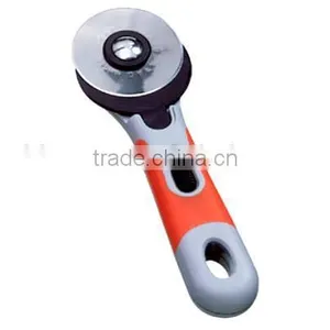 RC-26 NEW ROTARY CUTTER WITH CUSHION GRIP 60MM thumbnail-1