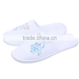 Special Design Washable Winter House Embossed Logo Slipper thumbnail-2