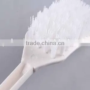 Curved Plastic Cleaning Brush thumbnail-5