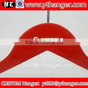 YY0514 Red Wooden Clothes Hanger With Bar Non-slip Wooden Suit Hanger With Logo thumbnail-4