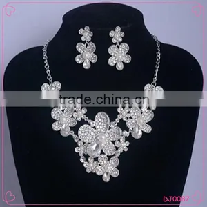 New Style Arrival Custom Jewelry Flower Plated Necklace Set Wholesale thumbnail-1