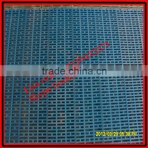 300*460mm Plastic Grooved Floor thumbnail-1