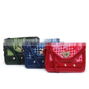 Latest Design Manufacturers Ladies Woven Leather Hand Bags at Low Price thumbnail-5