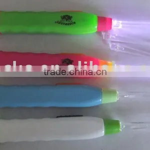 Earpick With Light thumbnail-1