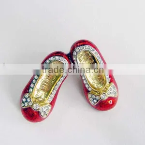 Red Shoe Metal Brooches thumbnail-1