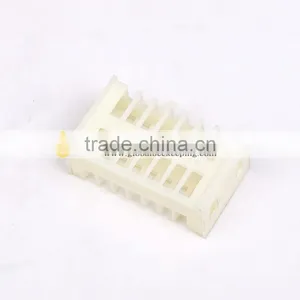Plastic Bee Queen Cage thumbnail-1