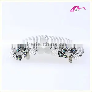 Elegant Trendy Feminine Wedding Headwear Pearl Crystal Flower Hair Combs Clips For Women Bridal Hair Ornament thumbnail-1