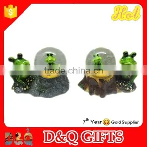 2015 New Arrival Polyresin Souvenir Frog Glass Snow Globe thumbnail-1