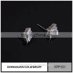 Mens Earring Tanishq Diamond Earrings thumbnail-3