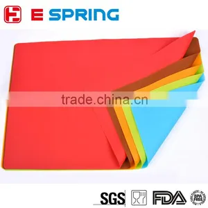 Non-slip Silicone Mat Insulation Placemat Washable Table Mat thumbnail-1