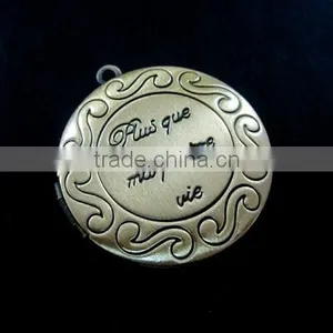 32mm Brass Bronze Vintage Antiqued French Plus Que ma Propre Vie Round Photo Locket Pendant 1111036 thumbnail-2