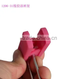 Pink Smooth Surface Rubberized Pant Hangers With Clips thumbnail-4