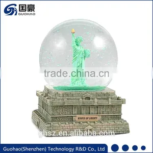 Statue Of Liberty Water Snow Globe thumbnail-1