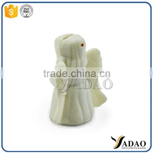 China Factory Fashion Customized Flocking Plastic Jewelry Package Box thumbnail-4