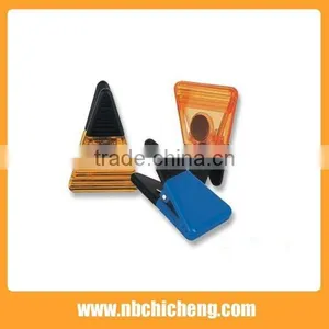 High Quality Plastic Hot Selling Triangle Magnetic Clip thumbnail-3