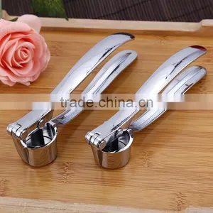 Factory Price Top Quality Full Stainless Steel Material Big Size Multifunctional Garlic Press thumbnail-2