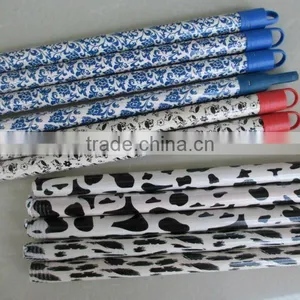 PVC Coated Wooden Broom Handle With Italian Screw thumbnail-1