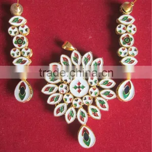Kundan Pachi Pendant EARRING Set thumbnail-3