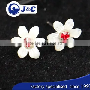 Customized Natural Conch Sea Shell Stud Earrings thumbnail-1