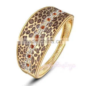 Fake Gold Love Rhinestone Metal Bangle thumbnail-2