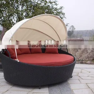 Garden Rattan Bed thumbnail-1