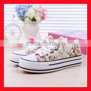 Trendy Low Top Canvas Shoe Natural Floral Flat Lady Shoe Comfortable thumbnail-1
