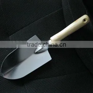 WOODEN HANDLE GARDEN TROWEL thumbnail-1