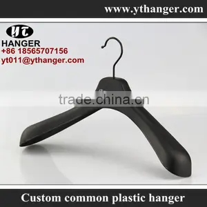 IMY-465 Black Thick Plastic Hanger for Fur Coat thumbnail-1