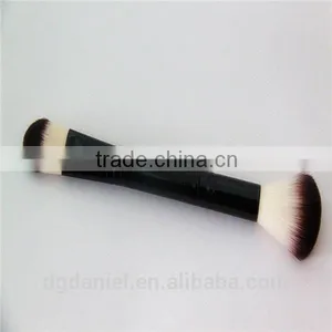 Fashion Design Tapered Makeup Brush thumbnail-4