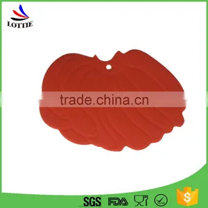 China Manufacturers Food Grade Eco-friendly Banana Shape Insulated Silicone Mat thumbnail-1