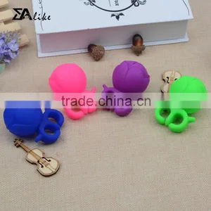 Custom Acrylic Rubber Silicone Wearable Nail Polish Bottle Holder thumbnail-3