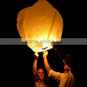 2015 Cheap Eco-friendly Fire Sky Lanterns Wholesale Flying Chinese Paper Festival Blessing Sky Lanterns thumbnail-3