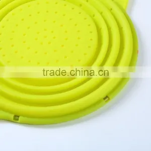 Green Silicone Folding Kitchenware Colander With Handle thumbnail-6