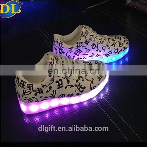 Live Show Best Selling Magnetic Led Light Running Shoes for Adult thumbnail-2