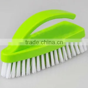 Plastic Handle Shoe Brush thumbnail-1