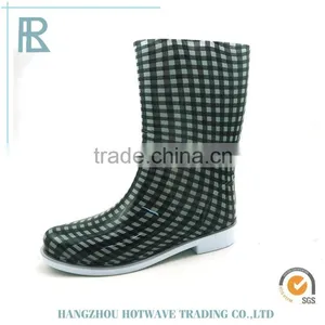 New Design Fashion Wholesale Trendy Women Rain Boots thumbnail-1