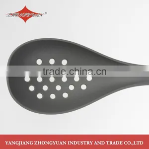 Gift Heat Resistant Heart Shape Handle Nylon Slotted Spoon in Utensils thumbnail-3