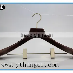 CL 025 Luggage Rack Hangers Wood Laser Logo Hangers Black thumbnail-1