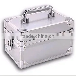Aluminum Cosmetic Case thumbnail-1