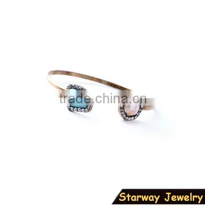 >< NEW Fashion Geometric Resin Rhinestone Cuff Bracelets/ thumbnail-1