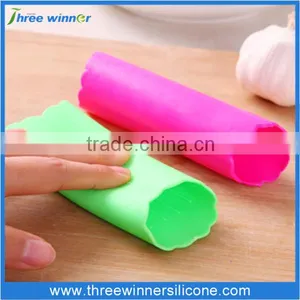 Food Grade Fruits and Vegetables Custom Roller Silicone Garlic Peeler thumbnail-5