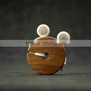 Wooden Earphone Holder thumbnail-3