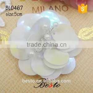 Factory Wholesale Decorative Bead Center White Flower Plastic Applique for Clothes thumbnail-1