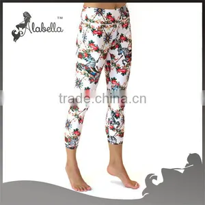 New Fashion Design Yoga Capri Tight Printed Floral Yoga Capri for Women thumbnail-2