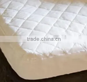 White Quilt Bed Cover thumbnail-2