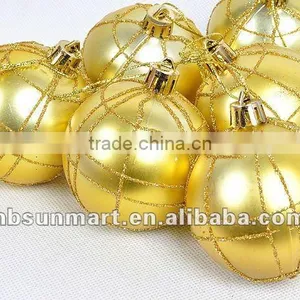 Golden Hanging Ball thumbnail-1