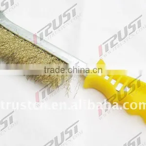 Scratch Brush With Plastic Handle thumbnail-1